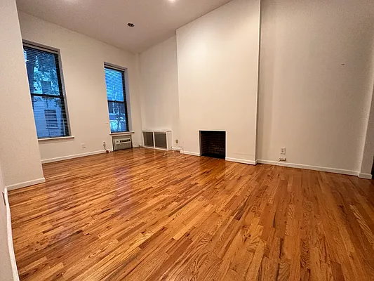 Rented by HOLTON REAL ESTATE INC. | media 14