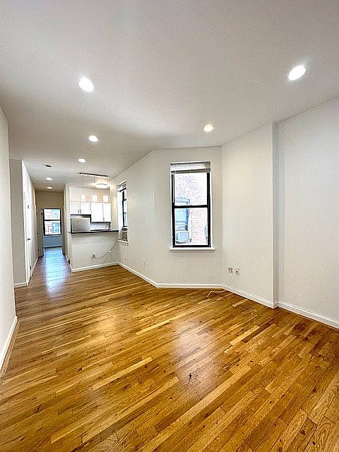 1st image of 229 E 53rd St #5WW