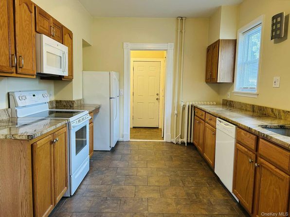 22 Cozzens Ave #1