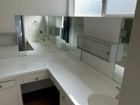 8924 Clifton Way APT 201, Beverly Hills, CA 90211
