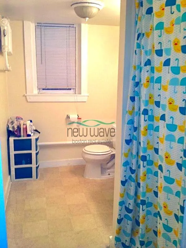 4 bed, 999 sqft, $6,800 — Photo 4