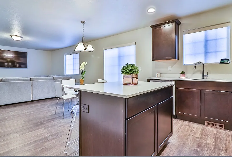 3 bed, 2.5 bath, 2500 sqft, $775 — Photo 3