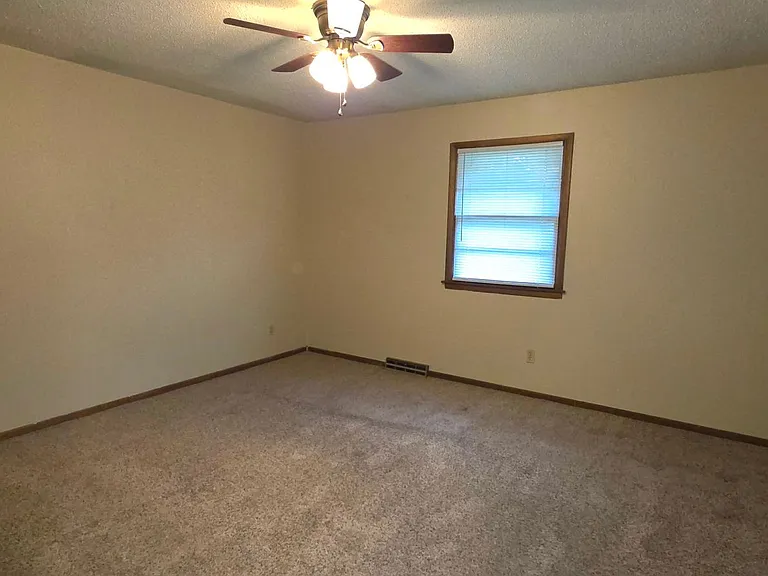 1423 E Cairo St — Photo 5