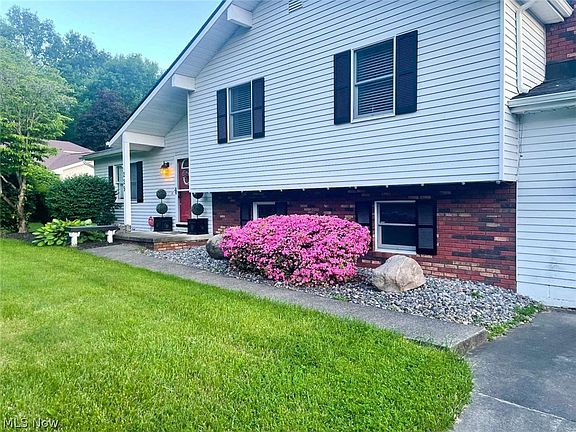 3rd image of 229 Old Oak Dr