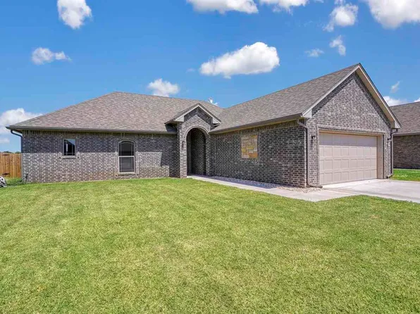 311 N Mountain Meadow Dr, Cache, OK 73527