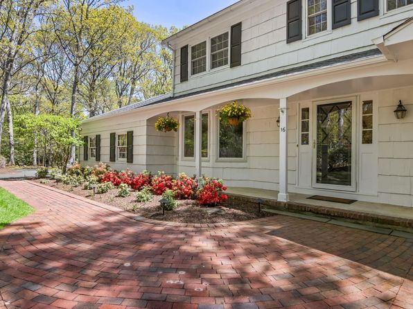 16 Southgate Road, Setauket, NY 11733