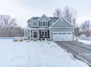 10 Mackenna Ct, Ballston Lake, NY 12019