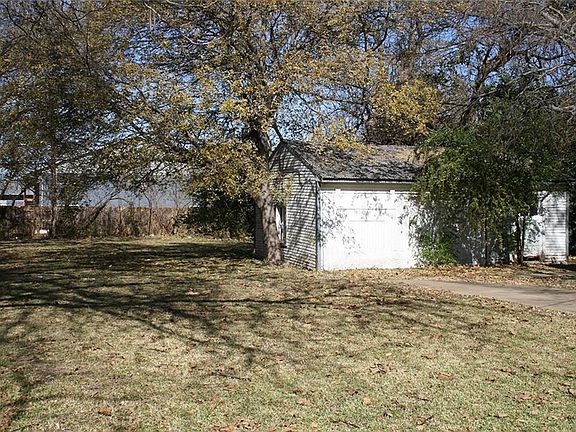 4th image of 1917 Cranford Dr