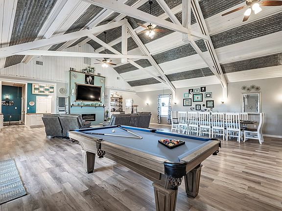 2nd image of 600 N Goldsmith St