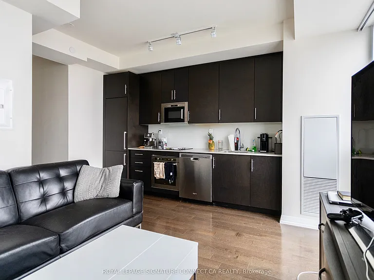 460 Adelaide St E #1112 — Photo 2