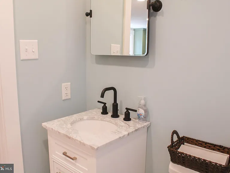242 Fort Bowman Rd — Photo 10