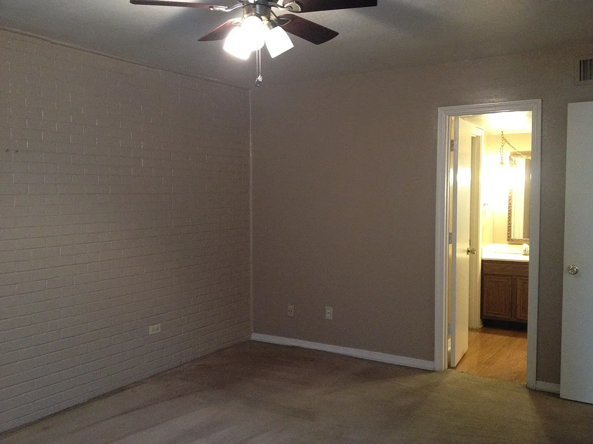 Building Photo - 10018 Artesia Dr