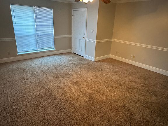 3rd image of 112 Henrietta Ct #B