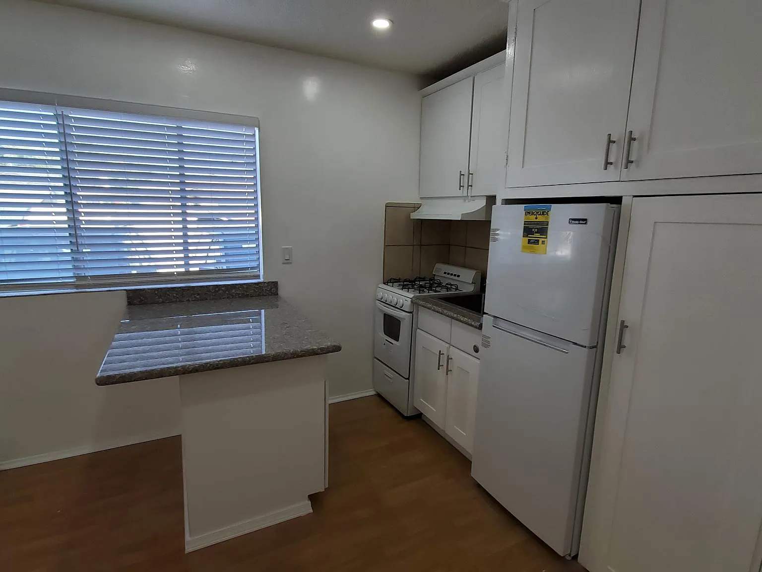 Studio, 325 sqft, $1,895 — Photo 4