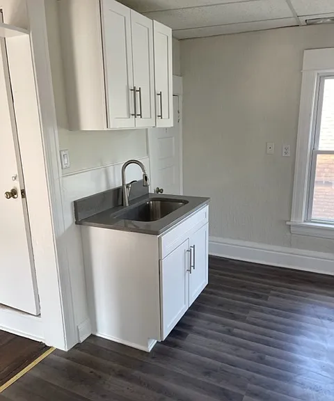 448 Weston Ave — Photo 10