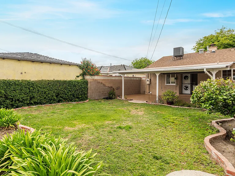 1813 N Naomi St — Photo 14
