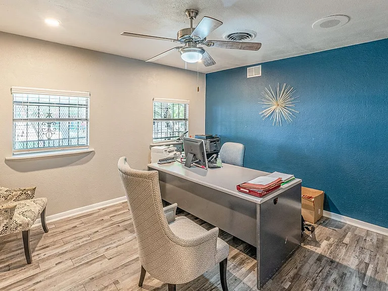 South Crest Apartments: All Bills Paid -Dazzling Dallas Apartments in Quiet Area! — Photo 35