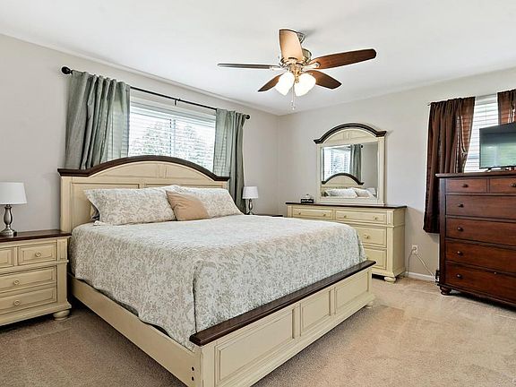 4th image of 1009 Heretick Ave