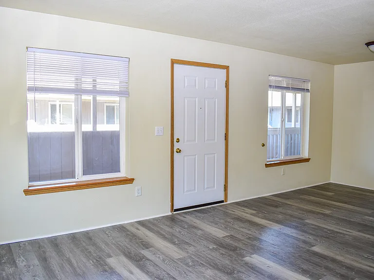 517 Western Ave #19 — Photo 2