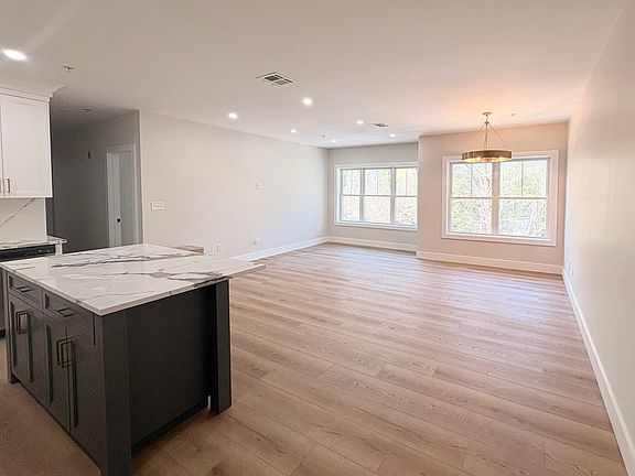 4th image of 441 Washington St APT 305