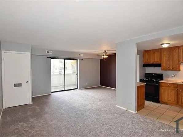 1460 Fairlane Dr, Schaumburg, IL