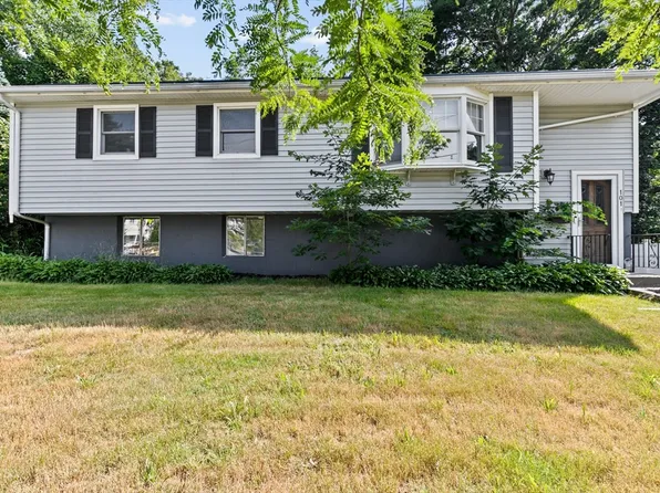 101 Leighton Rd, Hyde Park, MA 02136