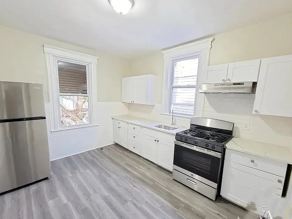 35 Seymour Ave #5C