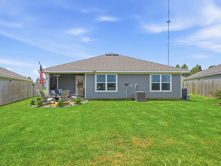 289 Gray Owl Dr W — Photo 4