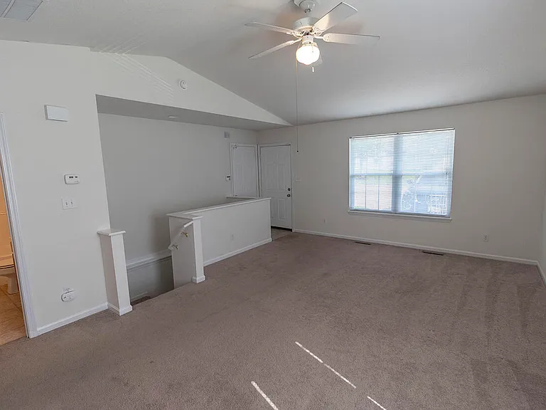 3402 E Saint Charles Rd — Photo 5