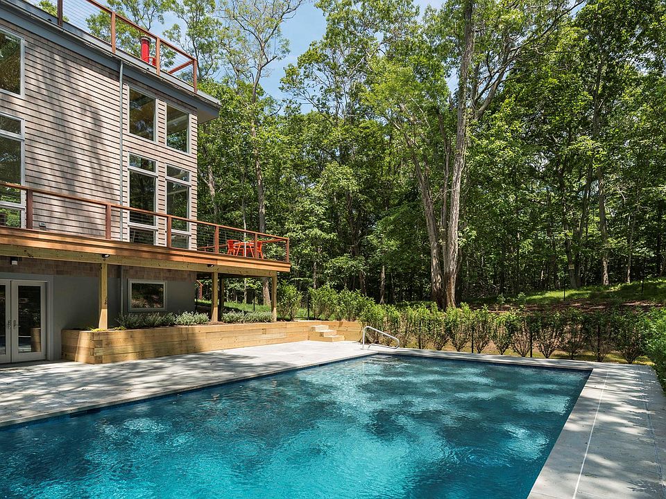 1st image of 16 Laurel Hill Ln