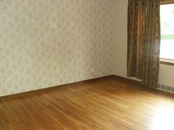 4th image of 29430 Oakwood Dr