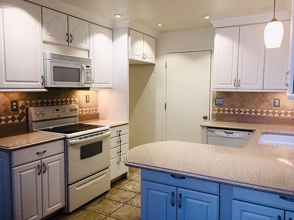5th image of 7411 Sunborough Ln