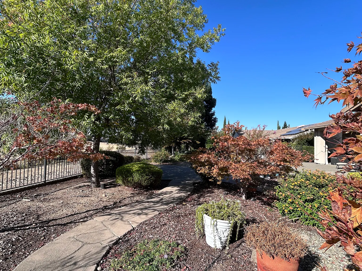 3 bed, 2.5 bath, 2495 sqft, $3,300 — Photo 2
