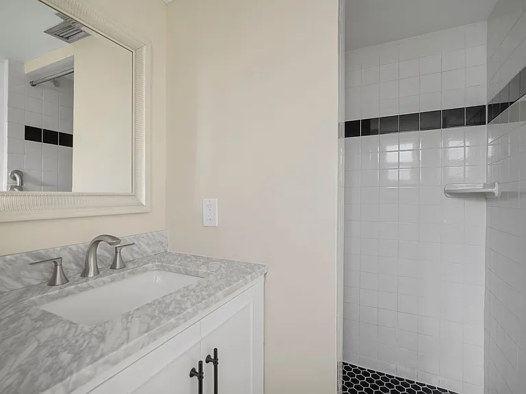 4533 Overlook Dr NE #B — Photo 20