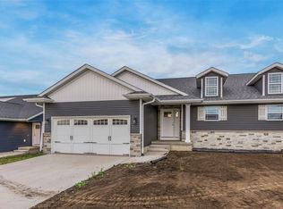 1403 Applewood Dr, Fairfax, IA 52228