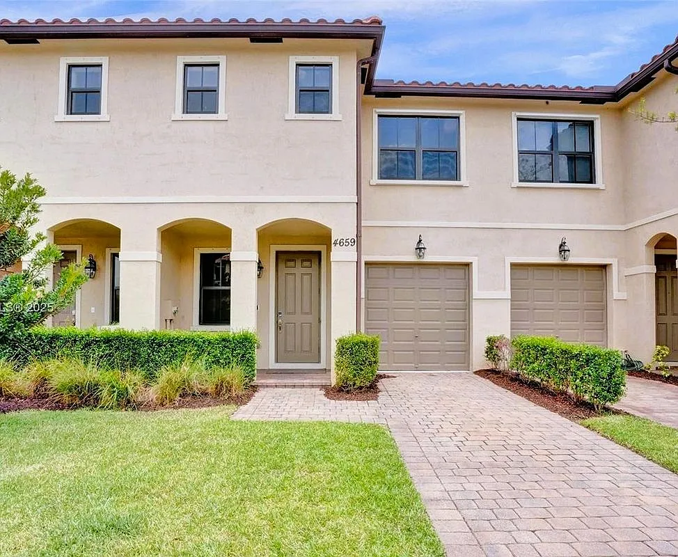 2 bed, 3.0 bath, 1718 sqft, $2,600 — Photo 1