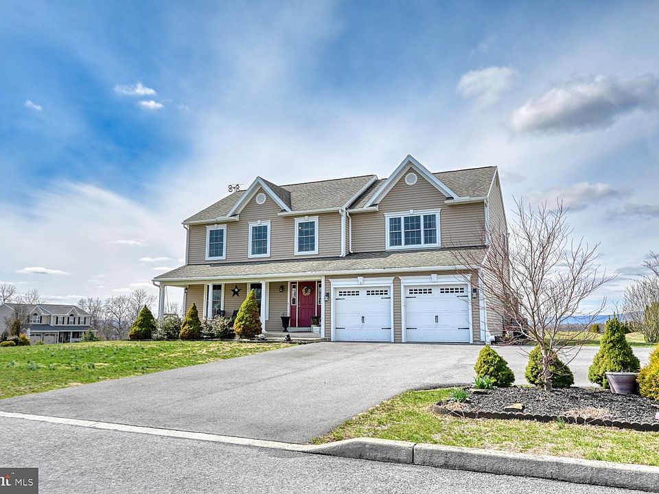1st image of 211 Oval Dr