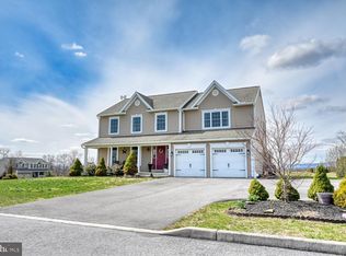 211 Oval Dr, Hamburg, PA 19526