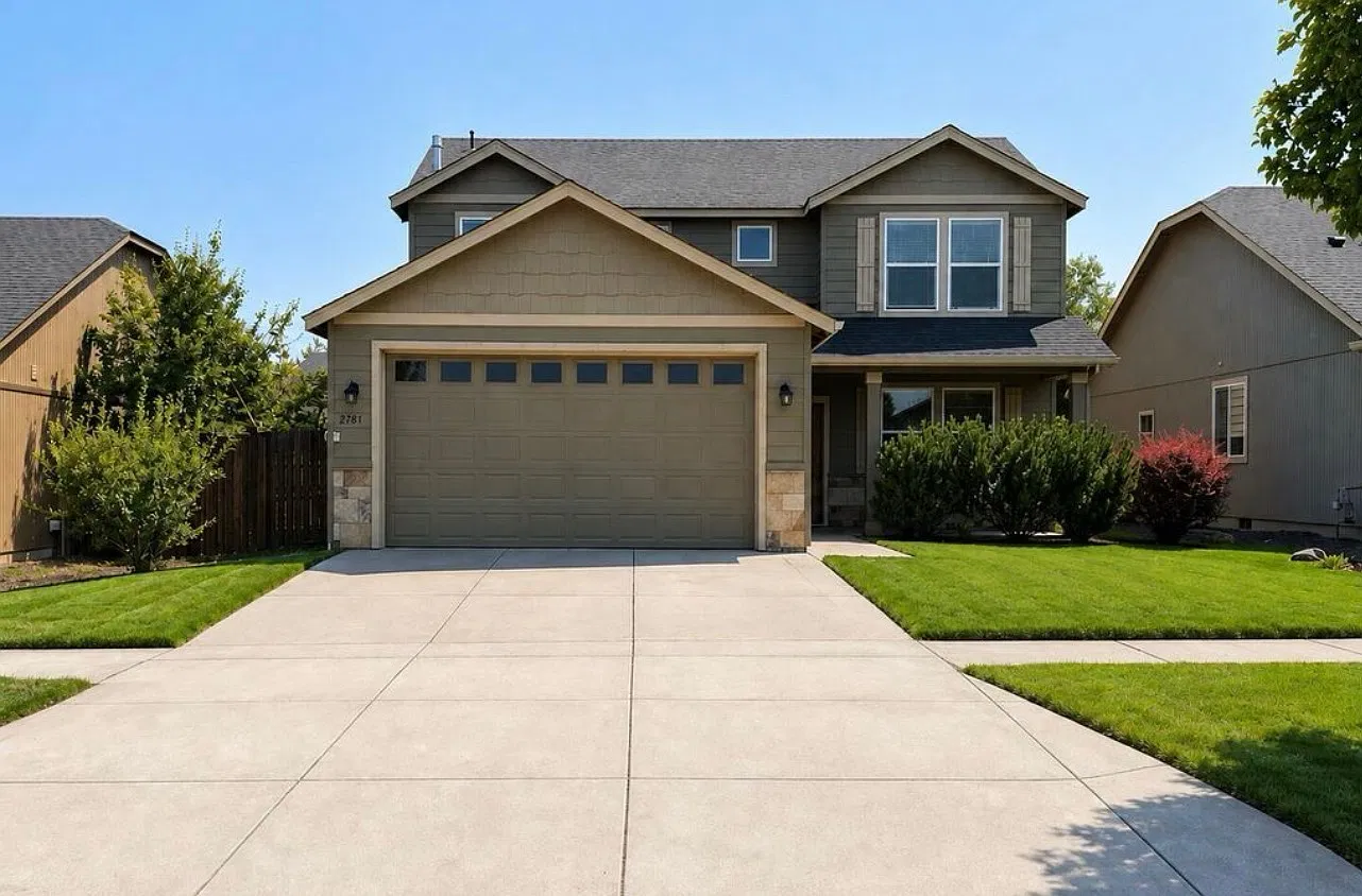 3 bed, 2026 sqft, $3,195 — Photo 1