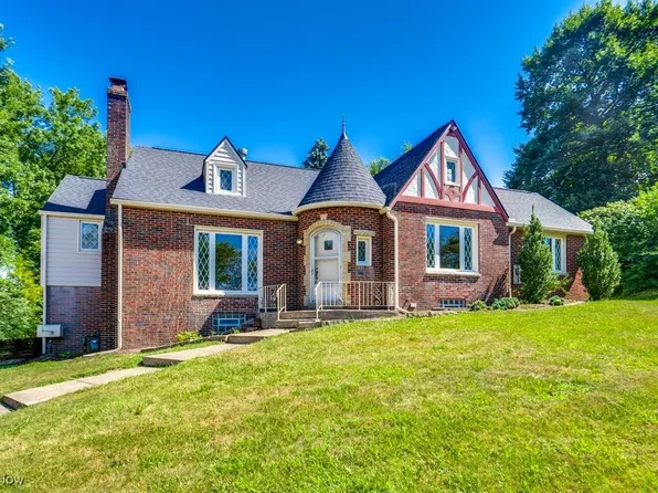 3153 Landscape Cir NW, Canton, OH 44709