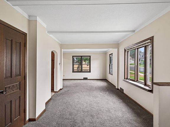 5th image of 207 1st St SW