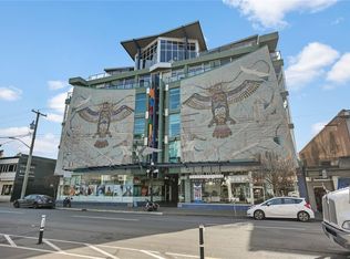 1061 Fort St #201, Victoria, BC V8V5A1