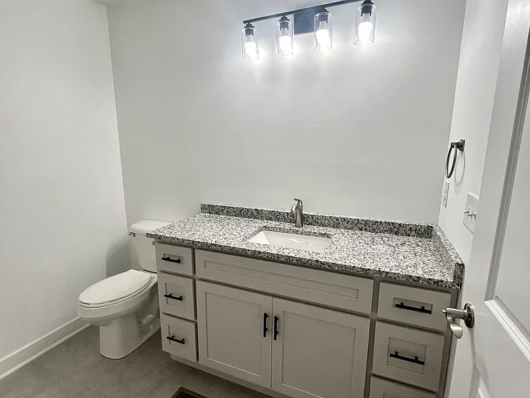 703 E Mount Vernon St #F — Photo 17