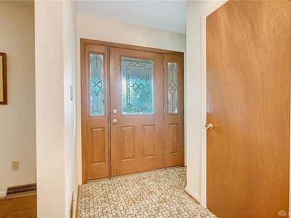3rd image of 85 Zengel Dr