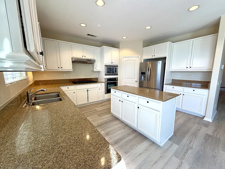 40220 Emily Pl — Photo 15