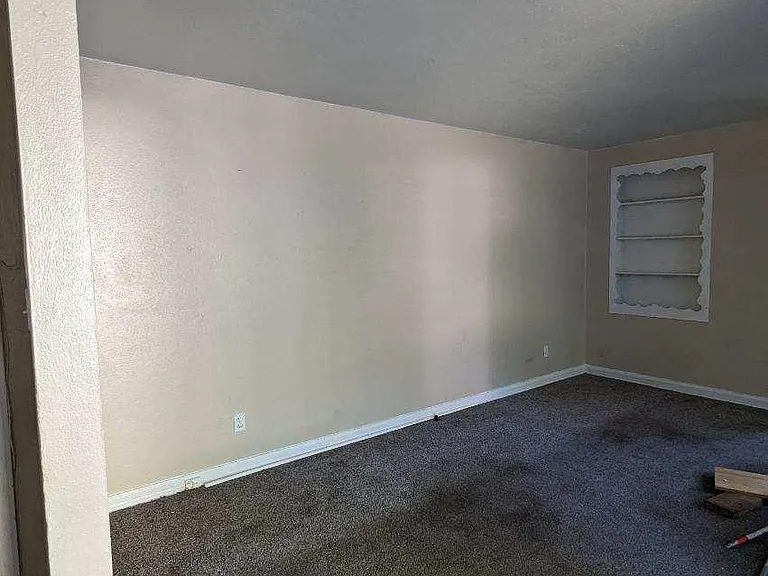 1040 Harbison Dr — Photo 6