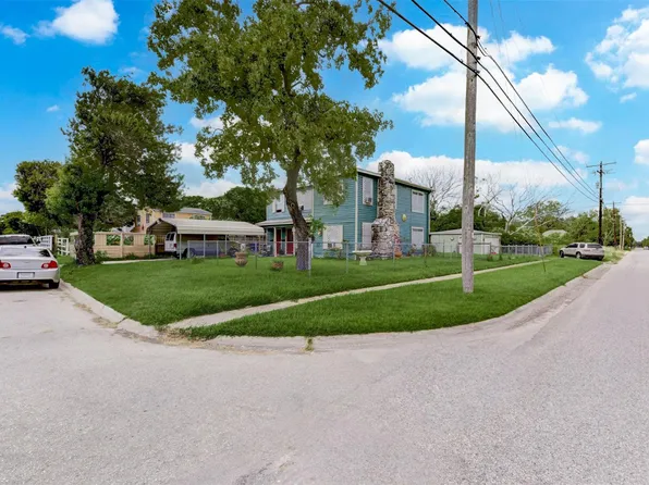 1202 Hunter Dr, Texas City, TX 77590