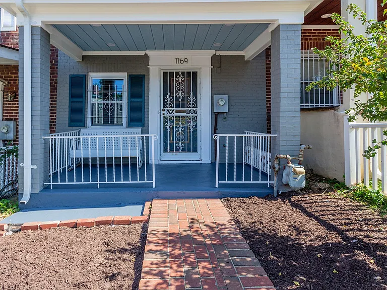 1169 Summit St NE — Photo 8