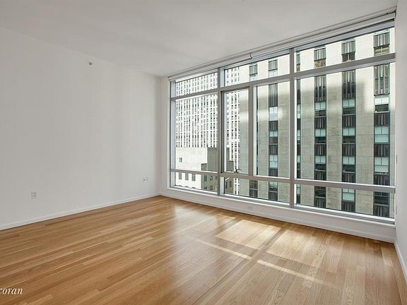 4th image of 18 W 48th St APT 21B