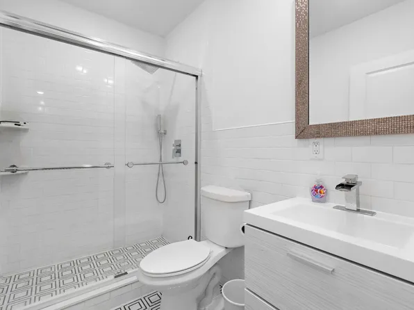 71 Beacon Avenue image 10 of 17